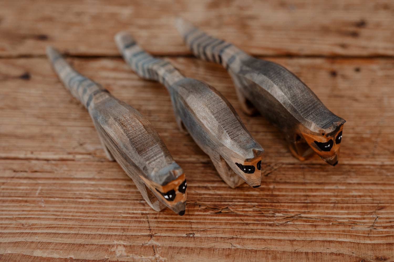 saegefisch_header_design_fertigung_vielfalt Sägefisch Holzspielzeug Waschbär Holzfigur, Waldorfspielzeug, Waldorfpädagogik, ökologisch, kindgerecht, Waldorf Holzspielzeug, pädagogisches Spielzeug, nachhaltiges Spielzeug, Holztier, Greifspielzeug, ökologisches Spielzeug, gesundes Holzspielzeug, individuelles Holzspielzeug, Bio Spielzeug, Spielzeugmanufaktur, pädagogisches Spielzeug, anthroposophisches Kinderspielzeug, anthroposophisches Holzspielzeug