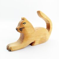 Sägefisch Holzspielzeug Katze spielend 01, Dorfkatze, Holzfigur Katze, Katze, Katze Inge, Sägefisch Katze