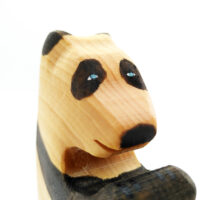 Sägefisch Holzspielzeug Panda sitzt 02, Bär, Holzfigur Panda, Panda, Peter Panda, Sägefisch Panda