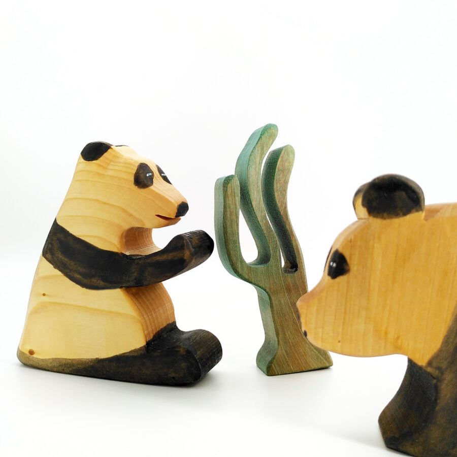 Sägefisch Holzspielzeug Panda sitzt 03, Bär, Holzfigur Panda, Panda, Peter Panda, Sägefisch Panda